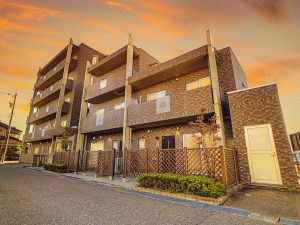 ラペジ外観夕暮れ修正③