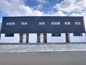 ②