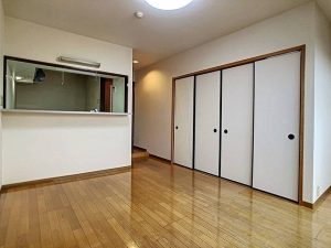 クリオ円光寺_０３０２_内装画像1_リビング・居室